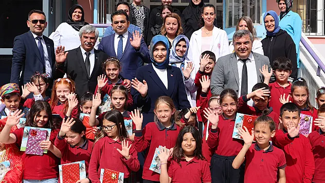 Vali Yiğitbaşı, Öğrenciler Ve Öğretmenlerle Birlikte Kitap Okudu