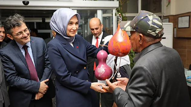 Vali Yiğitbaşı, yaşlıların hayır duasını aldı