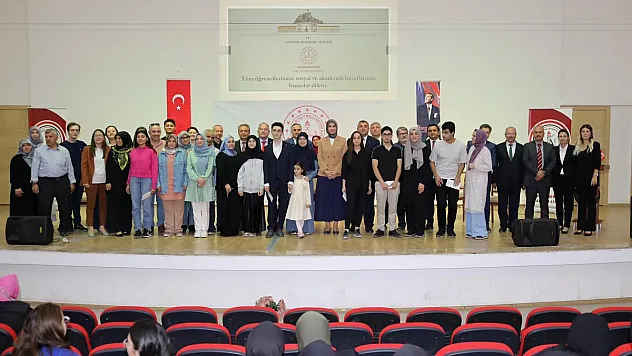 Vali Yiğitbaşı, YKS birincileri ile bir araya geldi
