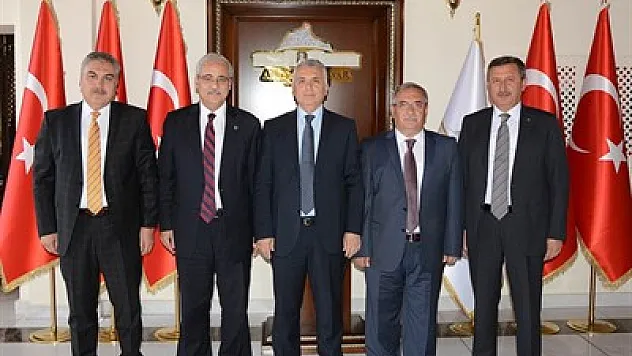 Valiler’den nezaket ziyareti – Kocatepe Gazetesi