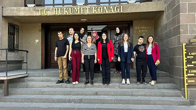 Valilik'te 'Açık Kapı' Farkı