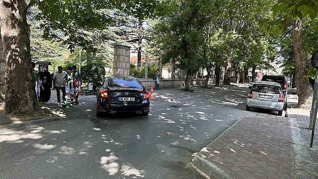 Vatandaşlar kaza ihtimaline karşı trafik önlemi istiyor