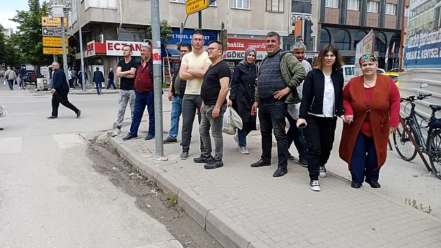 Vatandaşların kepçe izleme geleneği devam ediyor