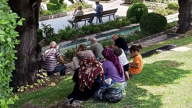 Vatandaşların sıcak havayla imtihanı devam ediyor