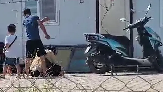 Vicdansız Koca, Ayrılmak İsteyen Eşini Çocuklarının Önünde Bıçak Tehdidiyle Dövdü