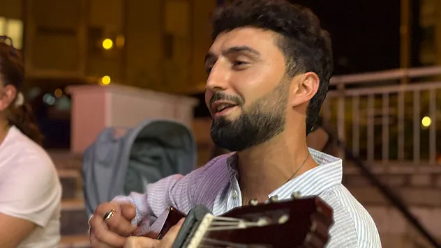 Videosu milyonlarca izlenen sanatçı, Afyon'daki dostlarını kırmadı