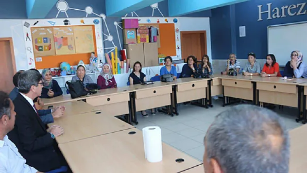 Yalçın, Kazım Özer İlkokulunu ziyaret etti