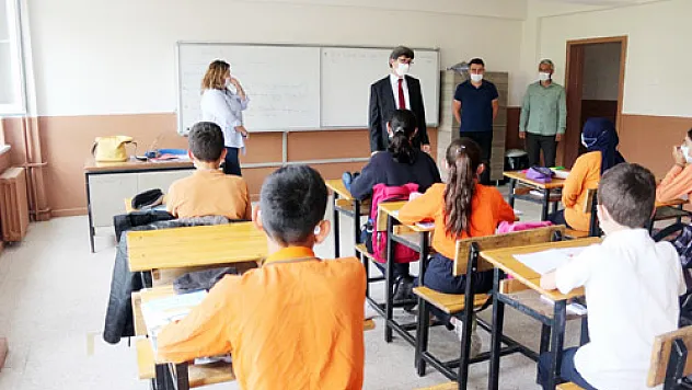 Yalçın okul ziyaretlerini sürdürüyor