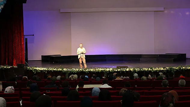 'Yapay Zekâ Araştırmacıları, Felsefeyi Çok İyi Biliyor'