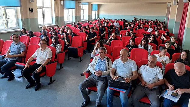Yapay Zekâ, Değer Yargıları Üretemeyecek