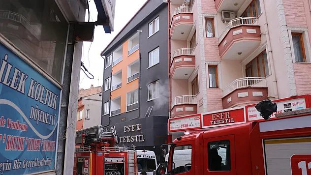 Yaşlı adam yangında dumandan zehirlendi
