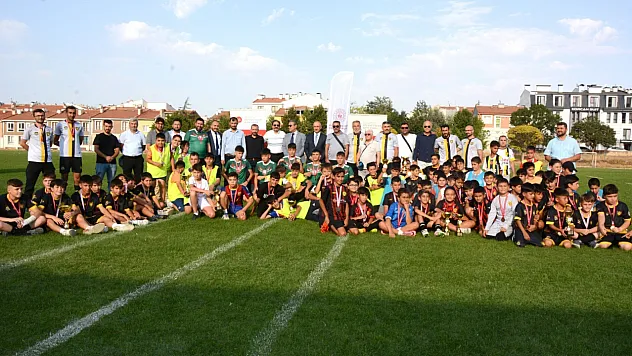 Yaz Kur'an Kursları Arası Zafer Kupası Futbol Turnuvası Sona Erdi