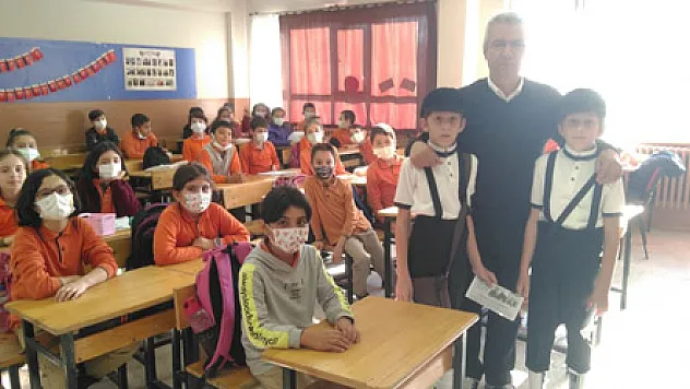 'Yazıyoor, yazıyoor Cumhuriyet ilan edildi'