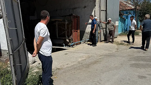 Yem Kırma Makinesine Düşen İşçi Ağır Yaralandı