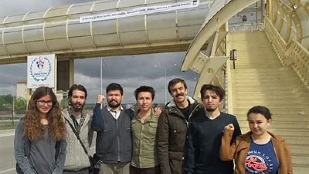 “Yeni Anayasa” pankartına “Gençliğe Hitabe”li cevap
