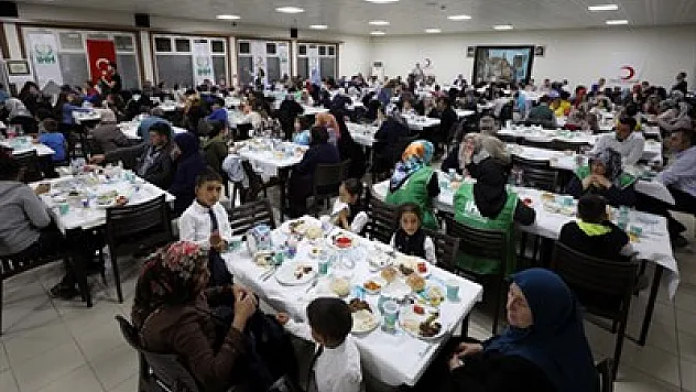 Yetim çocuklar kardeşlik iftarında buluştu
