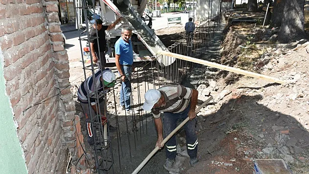 Yıkılın Okul Duvarı Yeniden Yapılıyor