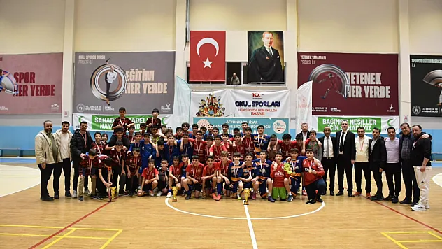 Yıldız Erkekler Futsal'da Şampiyon Kocatepe Ortaokulu
