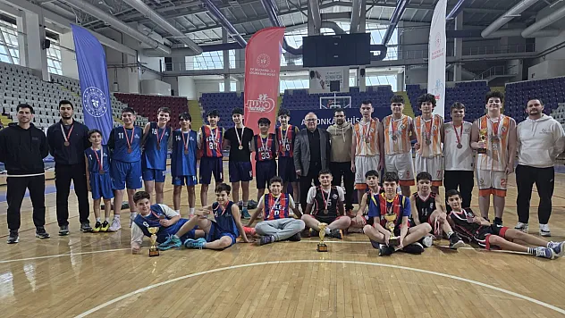 Yıldızlar 3x3 Basketbol Şampiyonlarına Madalyaları Verildi