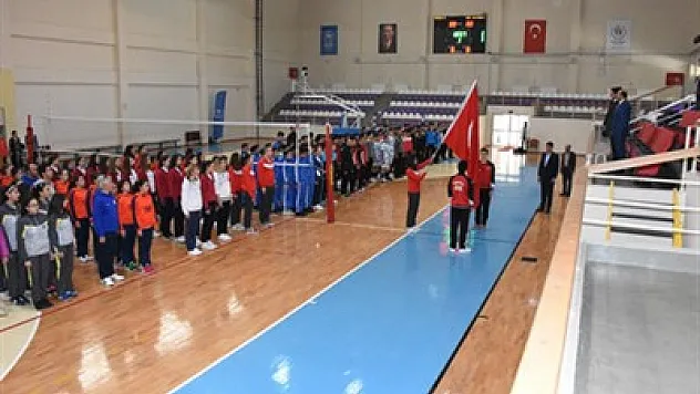 Yıldızlar Voleybol Yarı Finalleri başladı