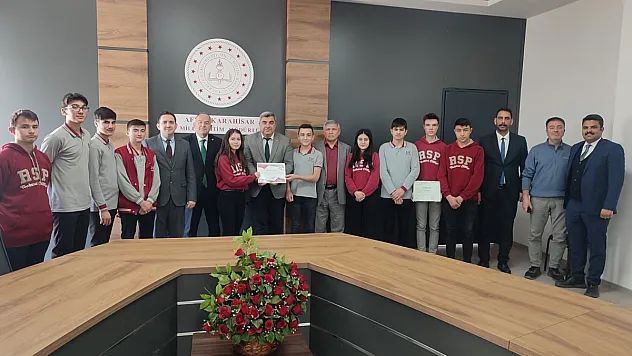 Yurt Dışı Stajını Tamamlayan Öğrencilere Teşekkür Belgesi Verildi
