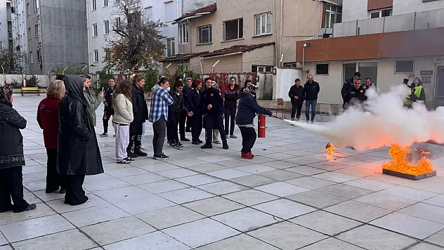 Yurt Personeline Uygulamalı Yangın Eğitimi Verildi