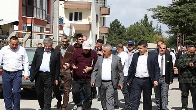 Zeybek, mahalle ziyaretlerine ara vermiyor