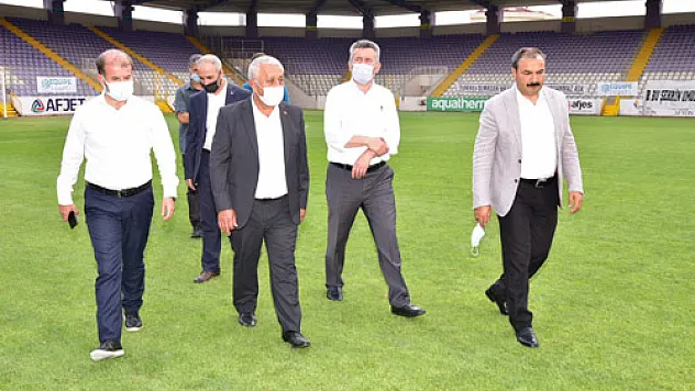 Zeybek tesis çalışanlarının bayramını kutladı