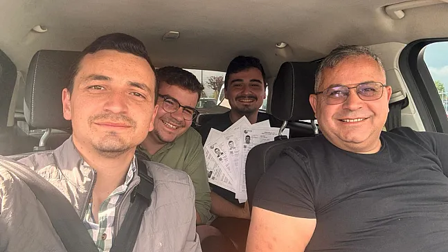 3 Oğlu İle Birlikte Üniversite Okuyacak