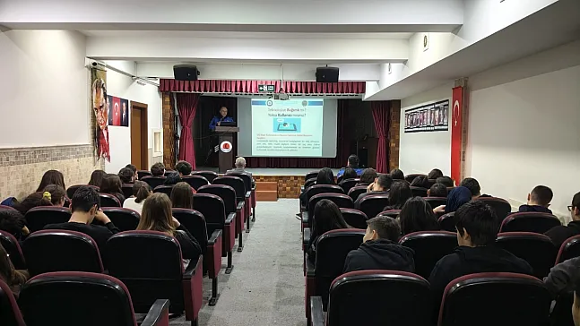 Afyon Polisi Öğrencilerin Bilinçlenmesini Sağlıyor