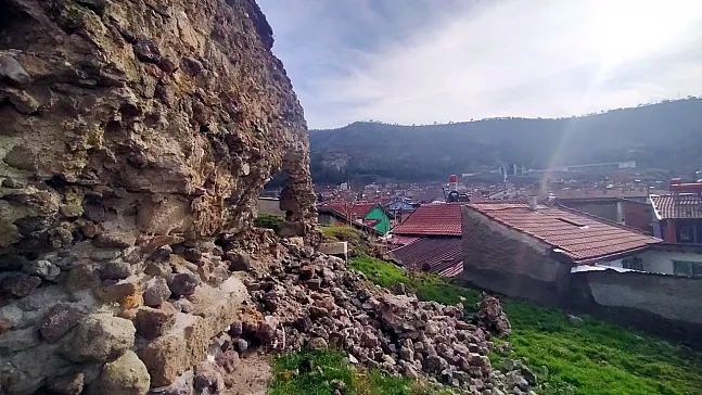 Afyon'un En Eski Mescidi İlgisizlik Nedeniyle Yok Olmak Üzere