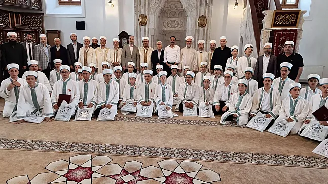 Bolvadin'de 44 Öğrenci Hıfzını Tamamlayarak Hafız Oldu