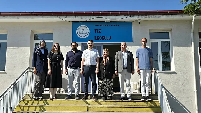 Emirdağ Tez İlkokulu'nda Öğrenciler Karne Sevinci Yaşadılar