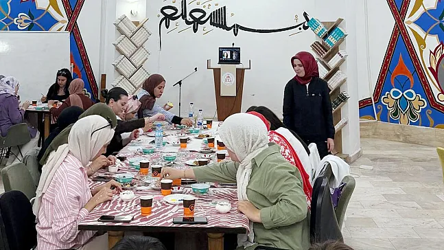 Gençler Atölye'de Mum Üretti