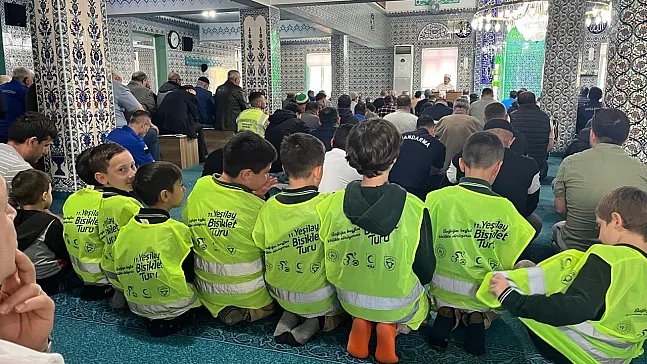 'Gülümsemek Sadakadır' Dediler, Camiyi Ziyaret Ettiler