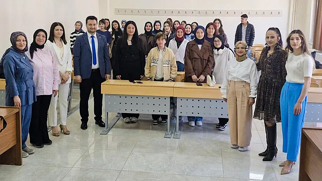 Öğrenciler Gerçek Uygulamaları Mali Müşavirlerden Dinledi