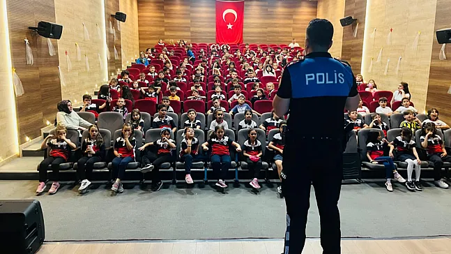 Öğrencilere Polislerden Bilgilendirme Eğitimi
