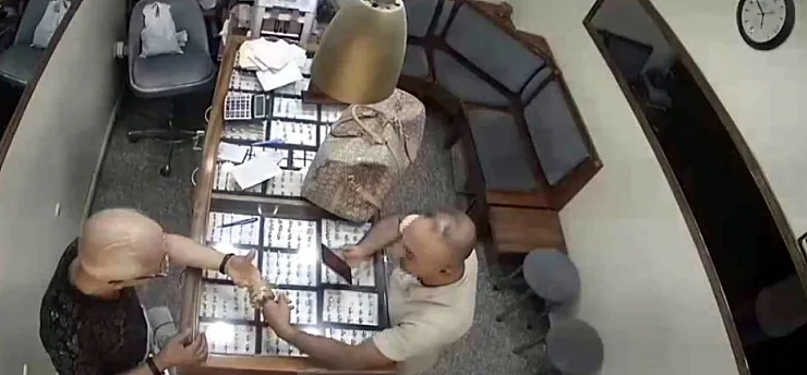 2,5 Milyonluk Altınla Kaçtı, Yakalandı