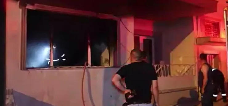 Ağabeyini Bıçakla Kovaladı, Sonra Da Evi Yaktı