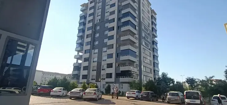 Asansör Aniden Hareket Etti Sıkışan Kadın Öldü