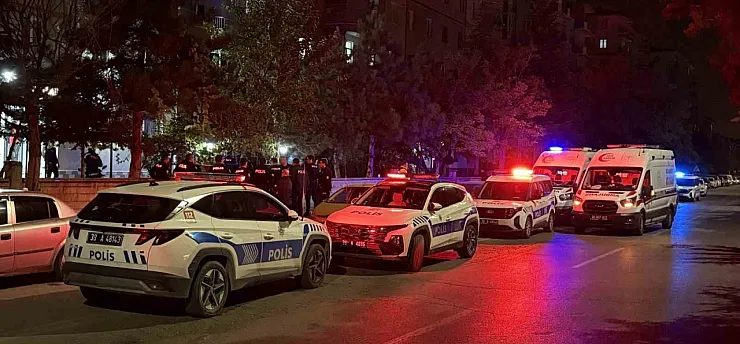 Babasını Öldürdükten Sonra Bir Gün Aynı Evde Kaldı