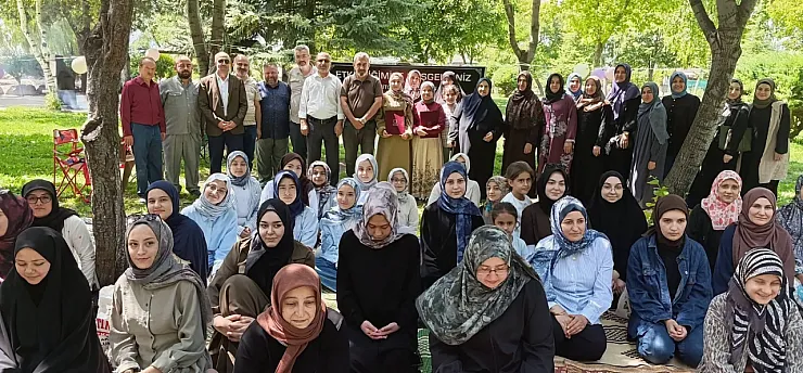 Başarılı Hafizelere Belgeleri Verildi