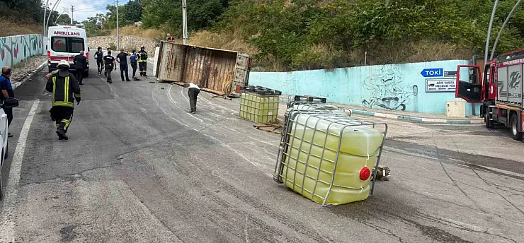 Çamaşır Suyu Tankları Yola Savruldu!