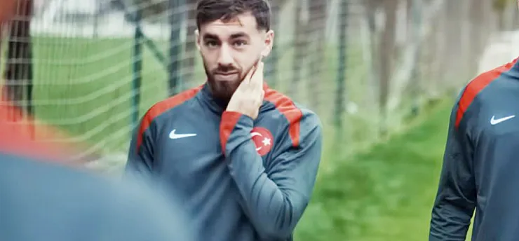 Eğlenceli Reklamda İki Afyonlu Yıldız