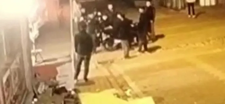 Engelli Gence Saldırı… Dişlerini Kırıp Silahla Tehdit Ettiler