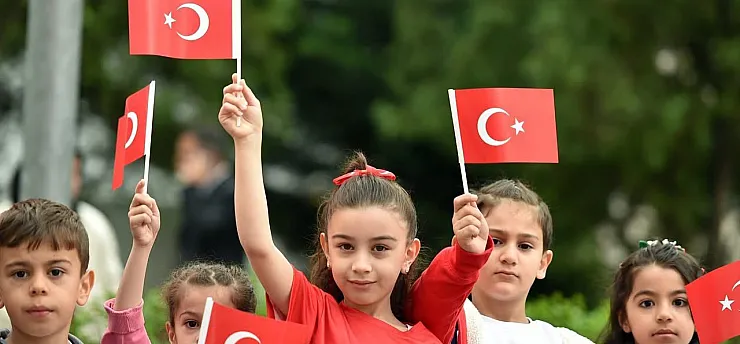 İkinci Dönemin Sloganı: Bayrakla Başlayan Okul, Birlikle Büyüyen Gelecek