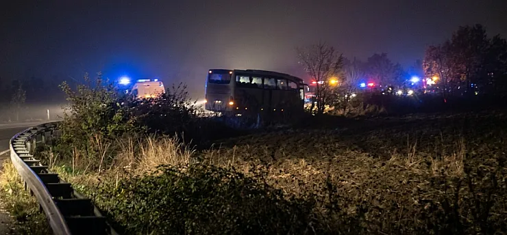 İstanbul-Ağrı Seferindeydi... Amasya'da Yolcu Otobüsü Tarlaya Savruldu