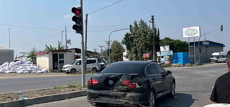 Kırmızı Işıkta Bekleyen Araca Arkadan Çarptı