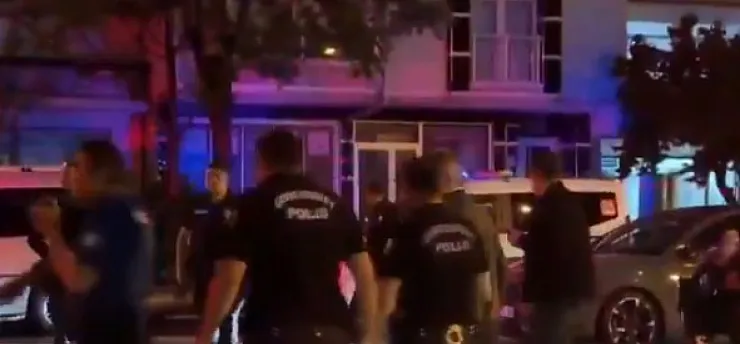 Kızını Rahatsız Eden Adamın Kulağını Kesti