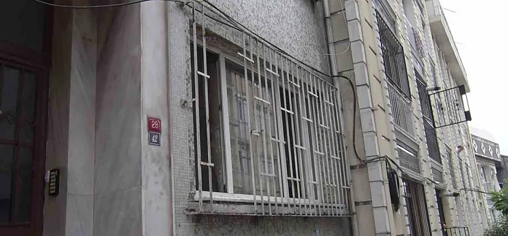 Komşular Kötü Kokuyu Fark Etti, Gerçek Eve Girilince Ortaya Çıktı